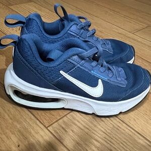 Boys Nike airmaxes